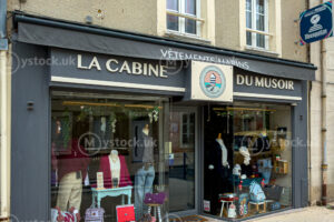 La Cabine du Musoir — Seaside Threads of Grandcamp-Maisy
